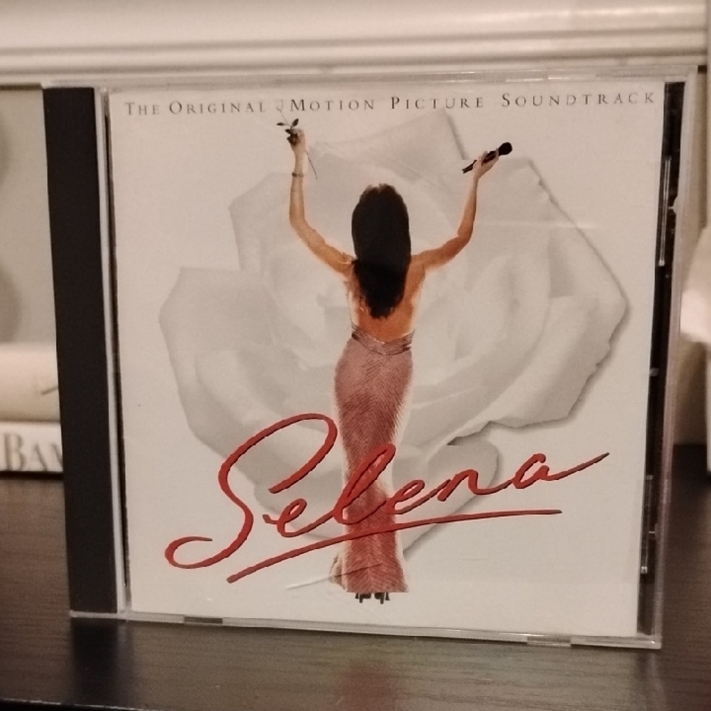 Selena CD Album Silhouette Cover Dynamic Pose